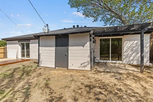 $2,490 | 6000 Cool Springs Drive, Arlington, TX 76001