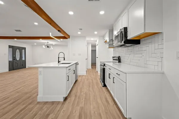 $2,490 | 6000 Cool Springs Drive, Arlington, TX 76001