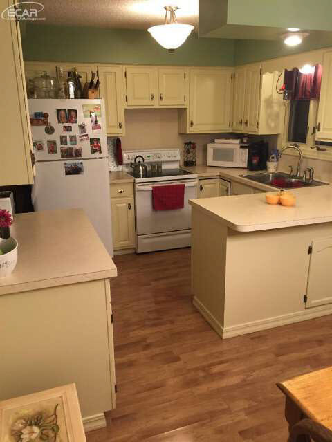 3608 Millington Road Millington, MI 48746 - Photo 6 of 17 20435751-5.JPG