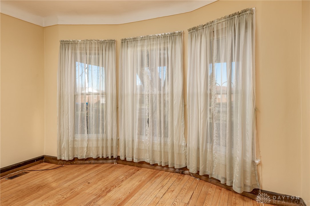 85 Quinby Lane Riverside, OH 45432 - Photo 9 of 47 Living room bay window photo