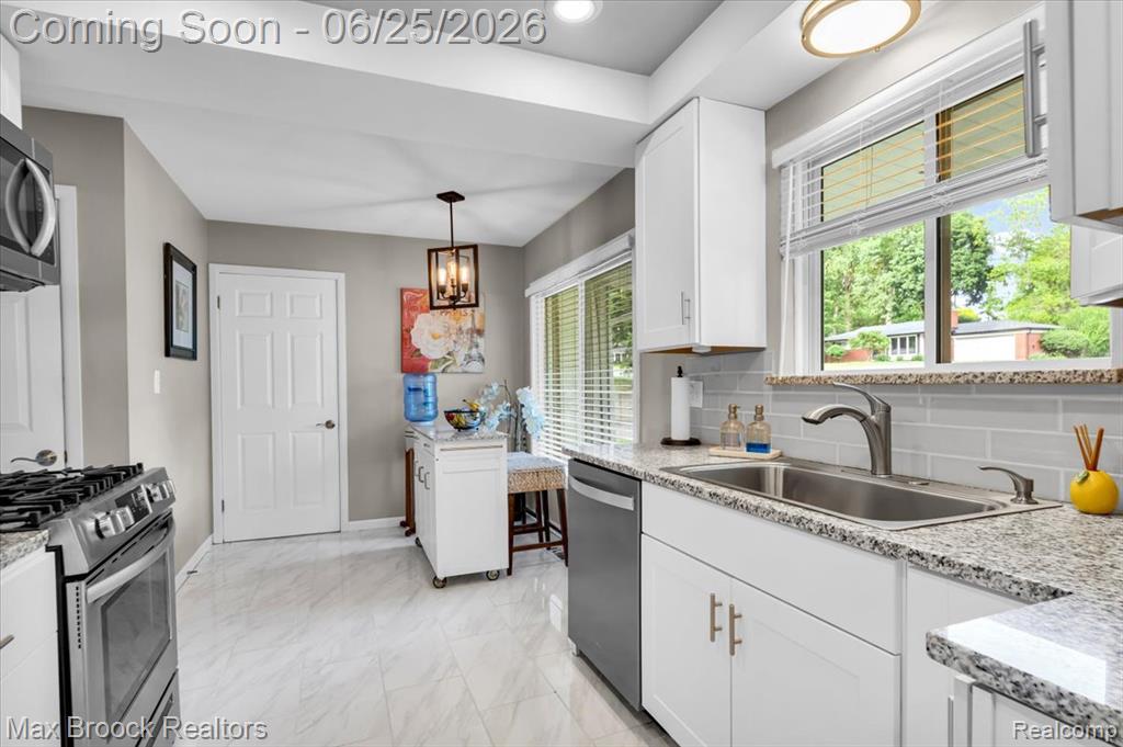 28403 Peppermill Road Farmington, MI 48331 - Photo 10 of 33