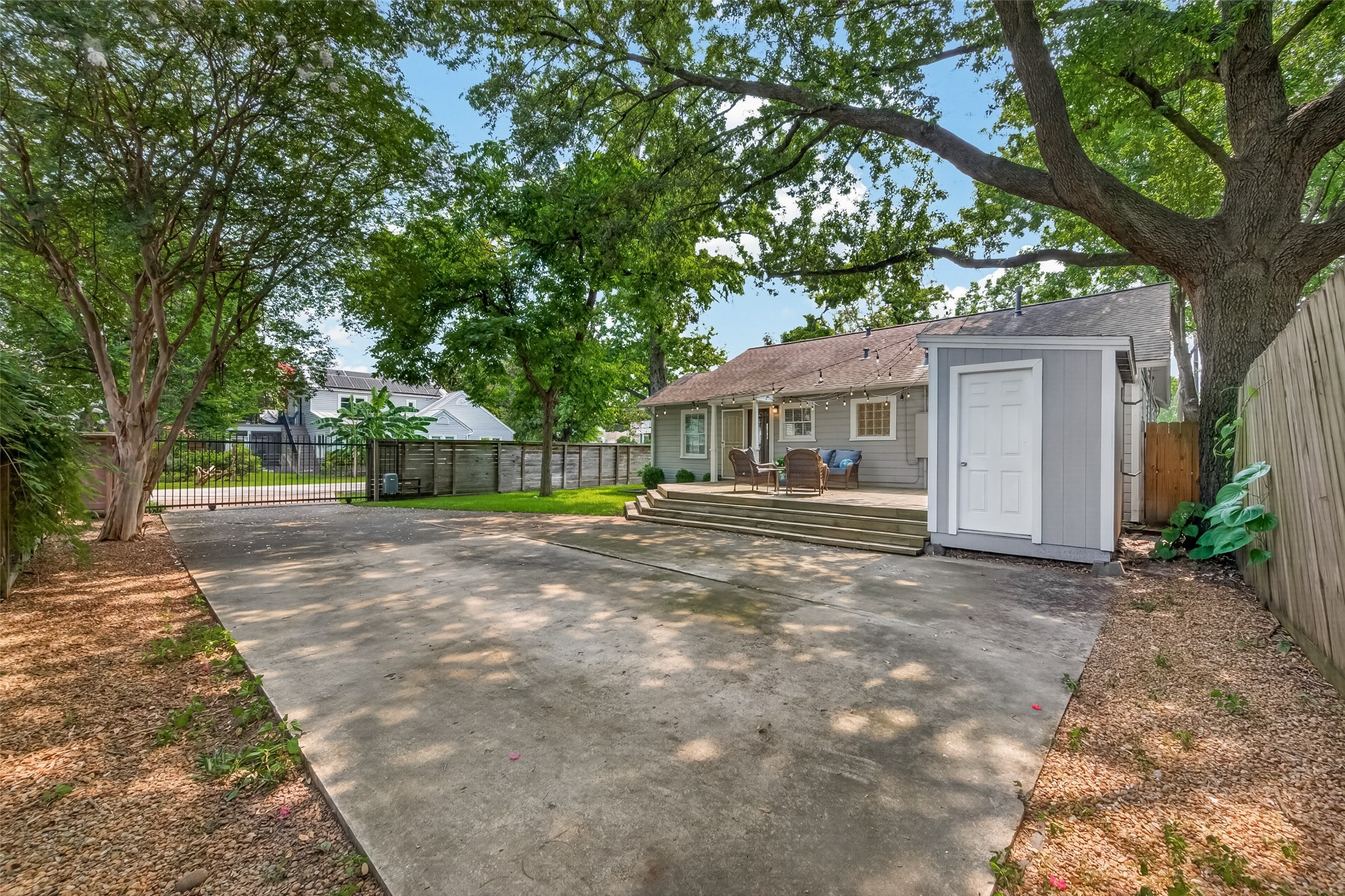 2019 Gostick Street Houston, TX 77008 - Photo 33 of 36 a view of a house with a yard
