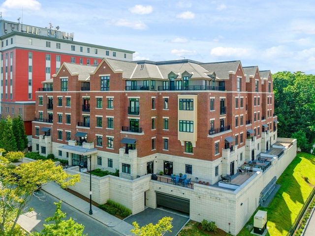 $865,000 | 1501 Commonwealth Avenue, Unit 203, Boston, MA 02135