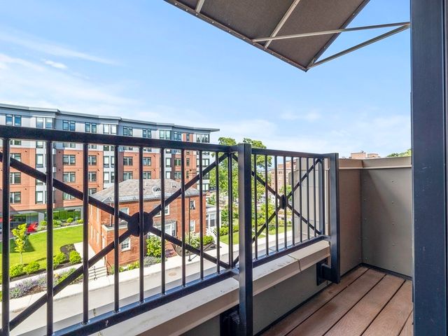 $865,000 | 1501 Commonwealth Avenue, Unit 203, Boston, MA 02135