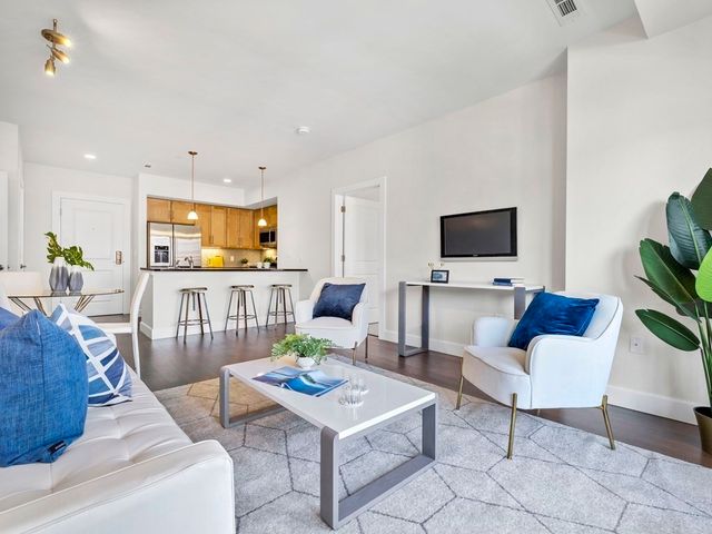 $865,000 | 1501 Commonwealth Avenue, Unit 203, Boston, MA 02135