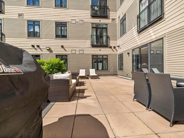 $865,000 | 1501 Commonwealth Avenue, Unit 203, Boston, MA 02135