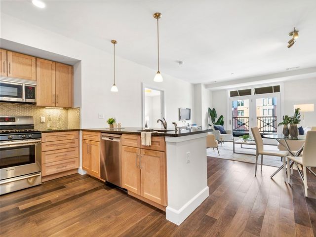 $865,000 | 1501 Commonwealth Avenue, Unit 203, Boston, MA 02135