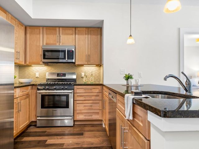 $865,000 | 1501 Commonwealth Avenue, Unit 203, Boston, MA 02135