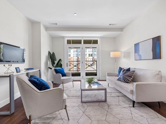 $865,000 | 1501 Commonwealth Avenue, Unit 203, Boston, MA 02135