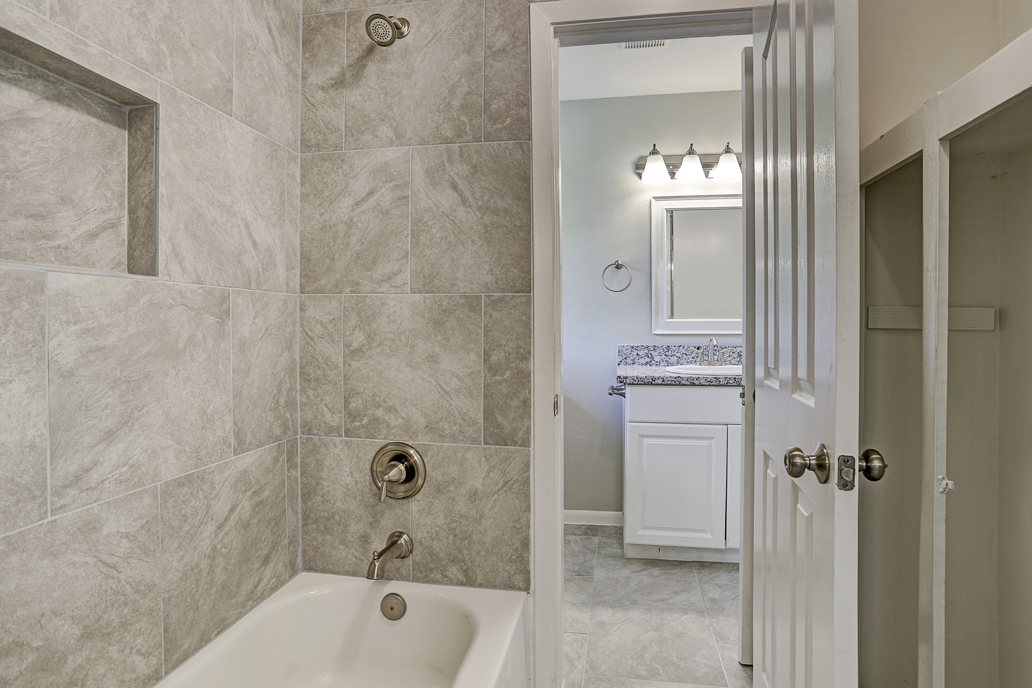1803 Jones Street Rosenberg, TX 77471 - Photo 10 of 11 a bathroom with a tub a sink and mirror