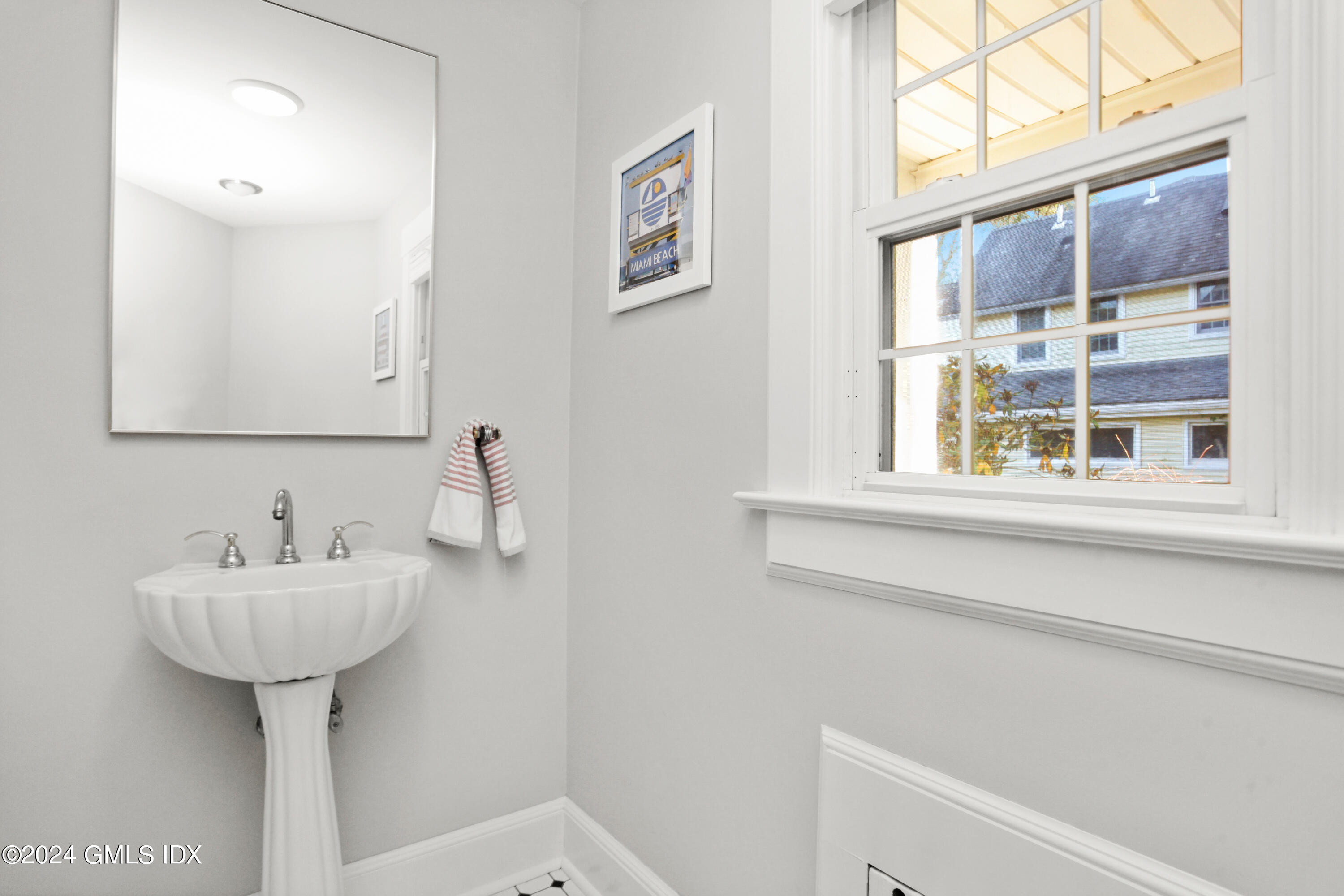 18 Shore Road Old Greenwich, CT 06870 - Photo 13 of 51 a bathroom with a sink and a mirror