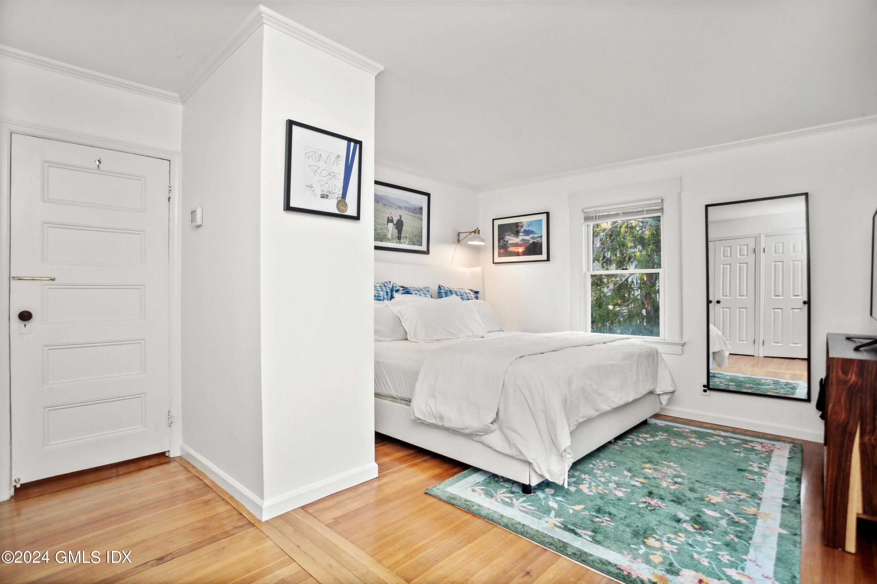18 Shore Road Old Greenwich, CT 06870 - Photo 14 of 51 a bedroom with a bed lamp and a window