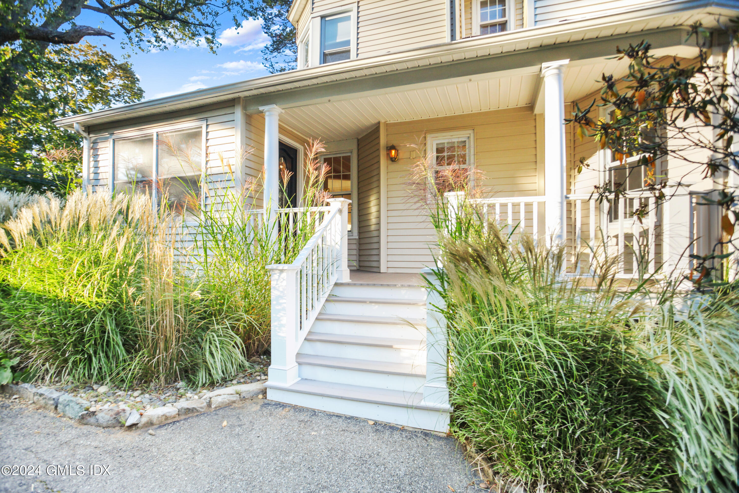 18 Shore Road Old Greenwich, CT 06870 - Photo 2 of 51 a view of a entrance