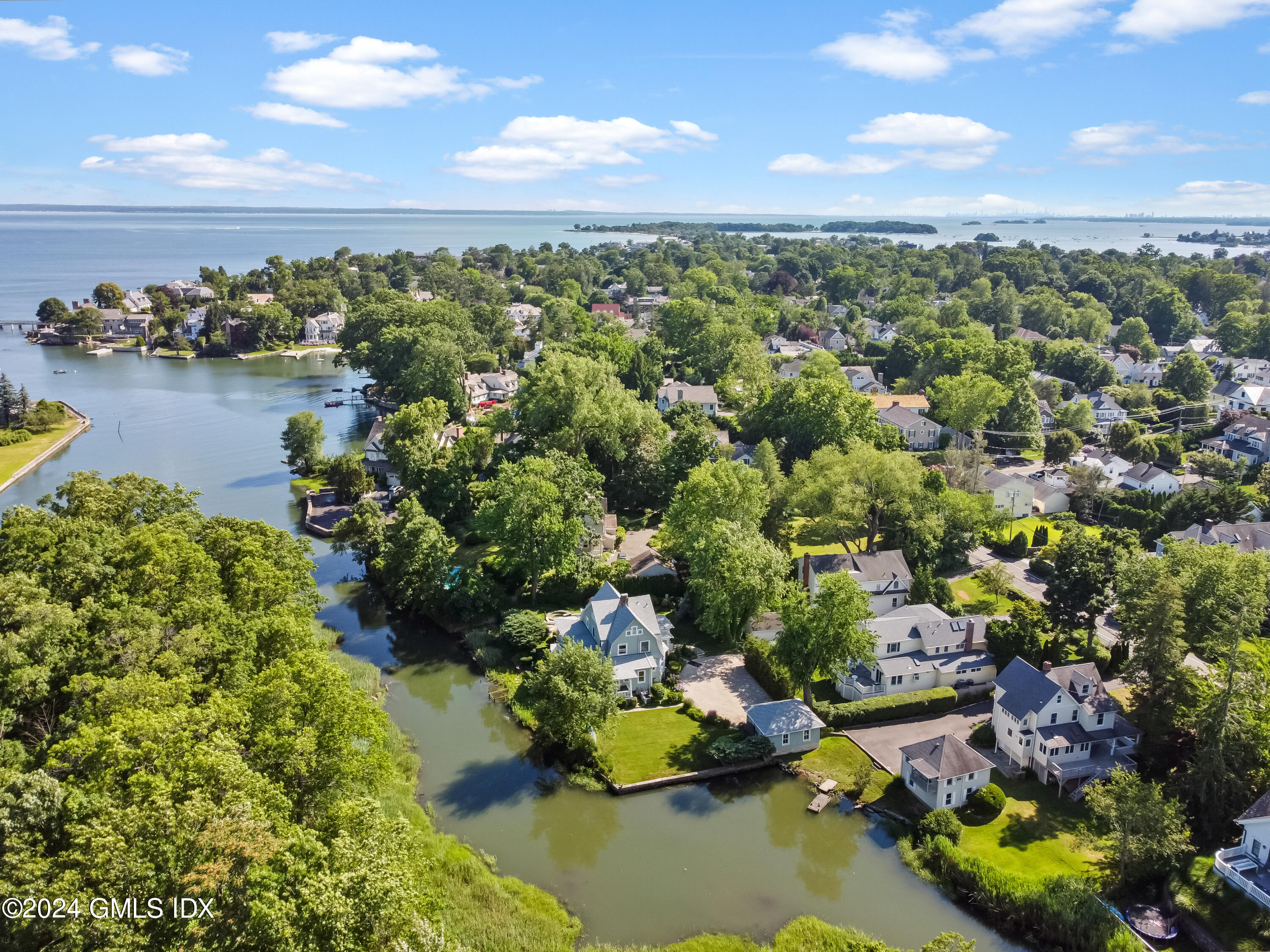 18 Shore Road Old Greenwich, CT 06870 - Photo 40 of 51 a view of a city