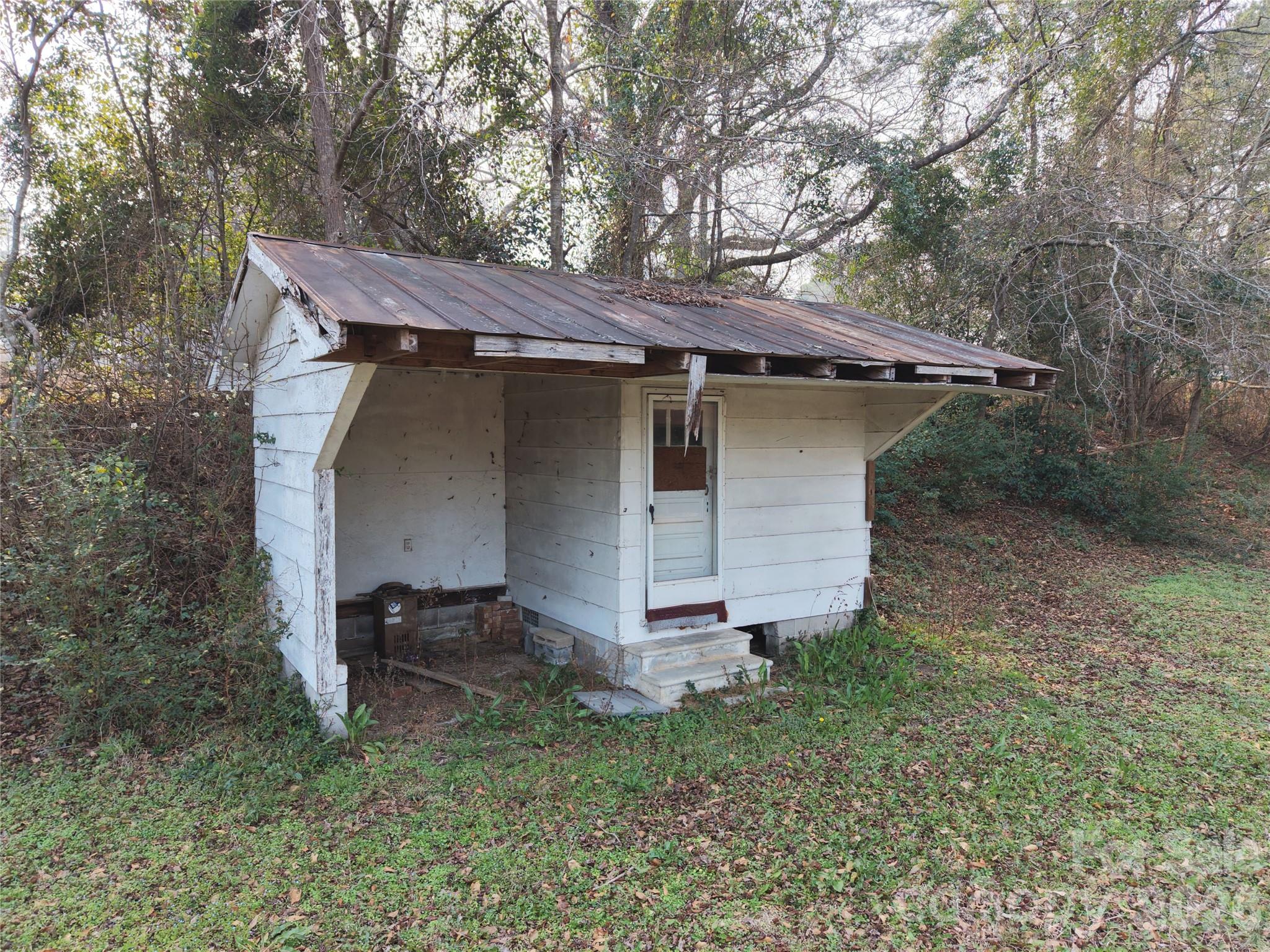 562 Us Highway South Rockingham, NC 28379 - Photo 35 of 42 a view of a small house