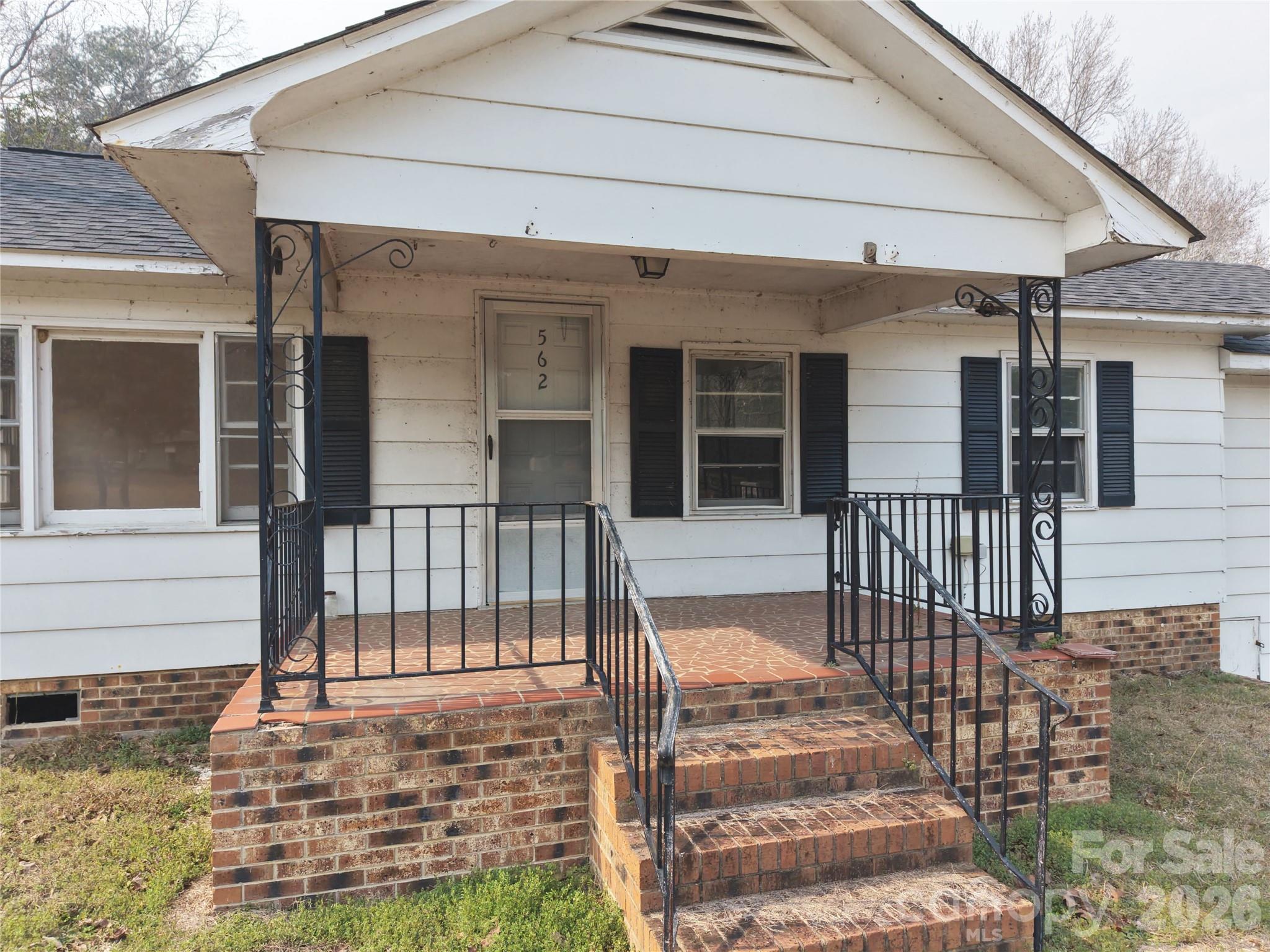 562 Us Highway South Rockingham, NC 28379 - Photo 9 of 42 a front view of a house