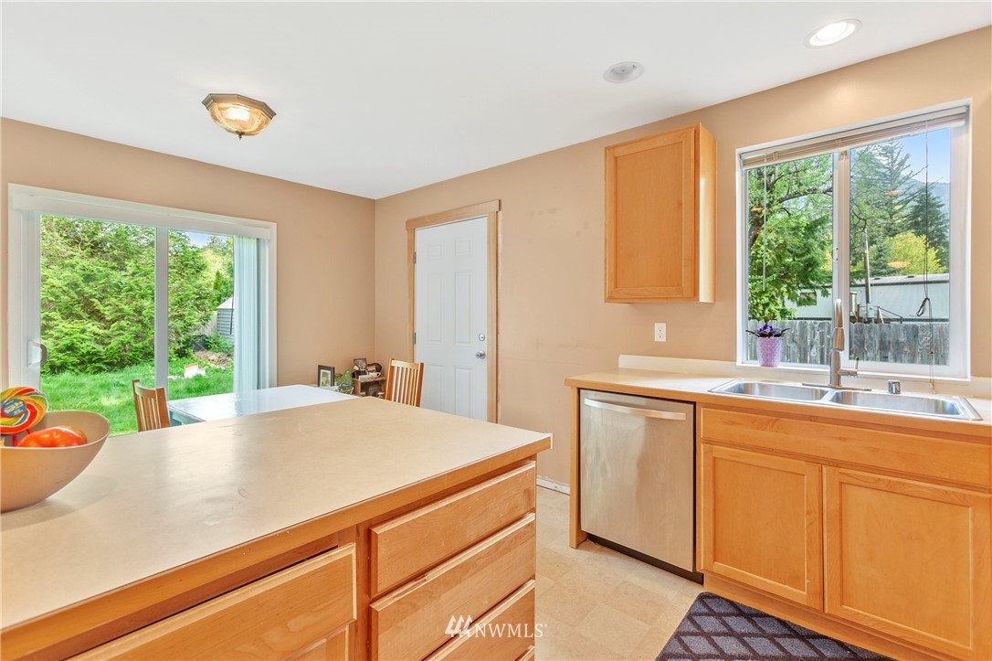 44231 Pine Road Gold Bar, WA 98251 - Photo 6 of 24 Gallery Image 6