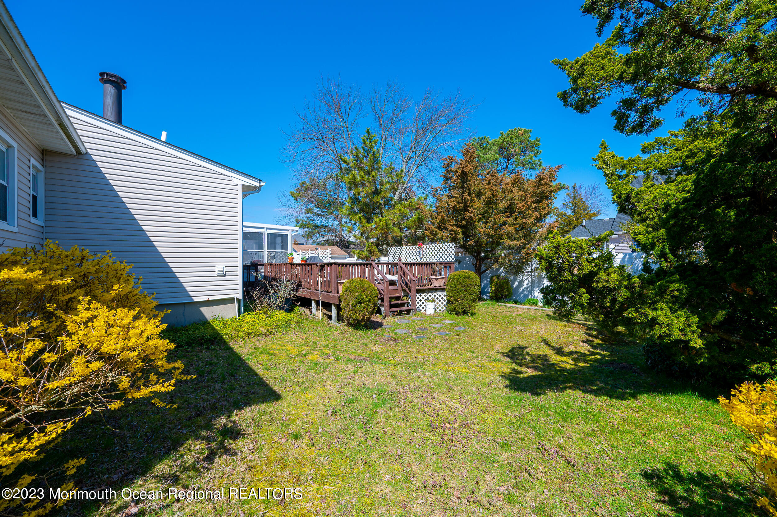 196 Pinewood Road Toms River, NJ 08753 - Photo 20 of 27 Back 7