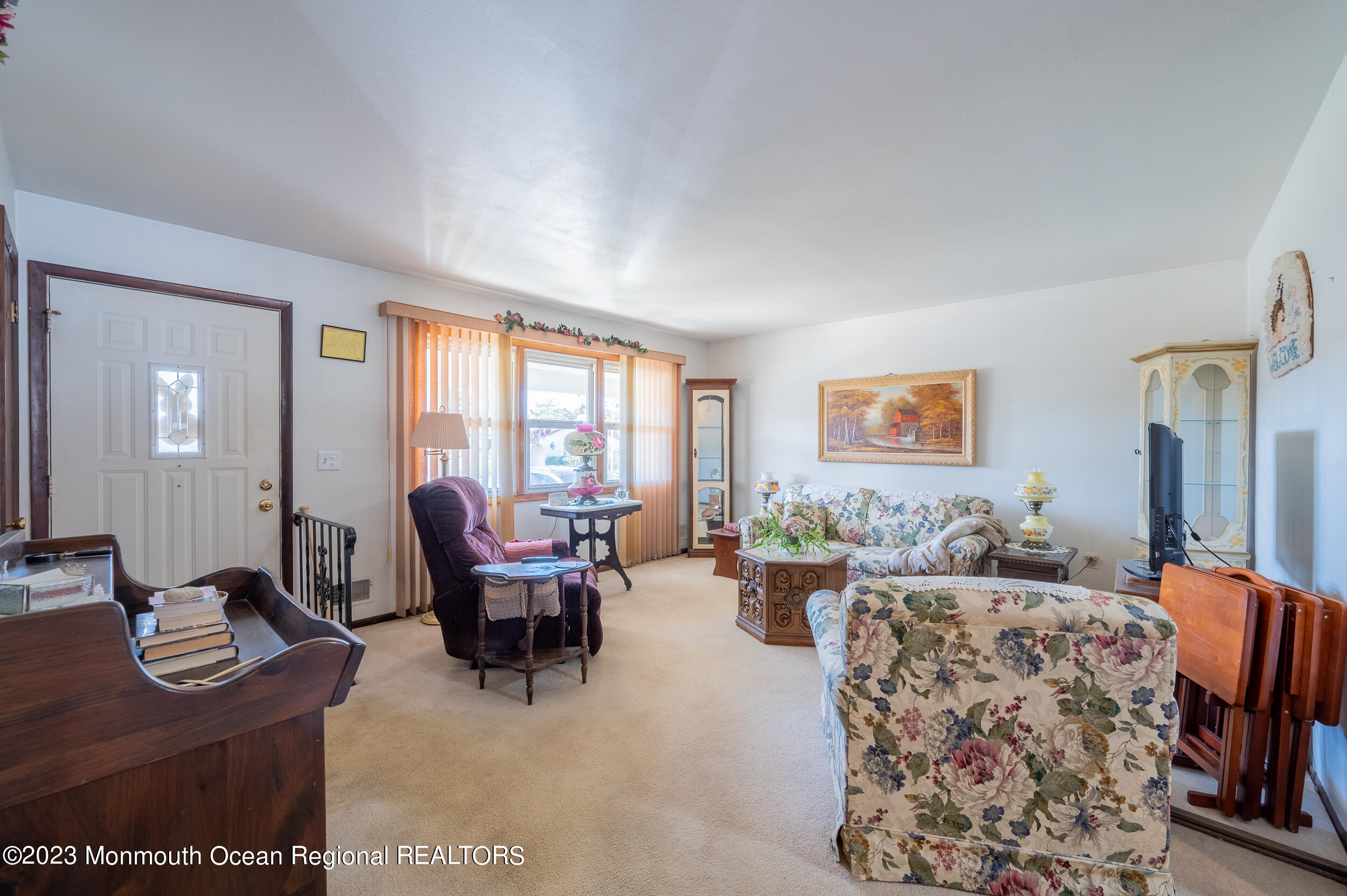 196 Pinewood Road Toms River, NJ 08753 - Photo 5 of 27 Living 2