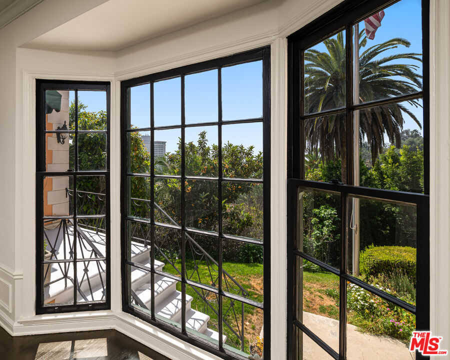 1954 Hillcrest Road, Unit 8 Los Angeles, CA 90068 - Photo 11 of 24