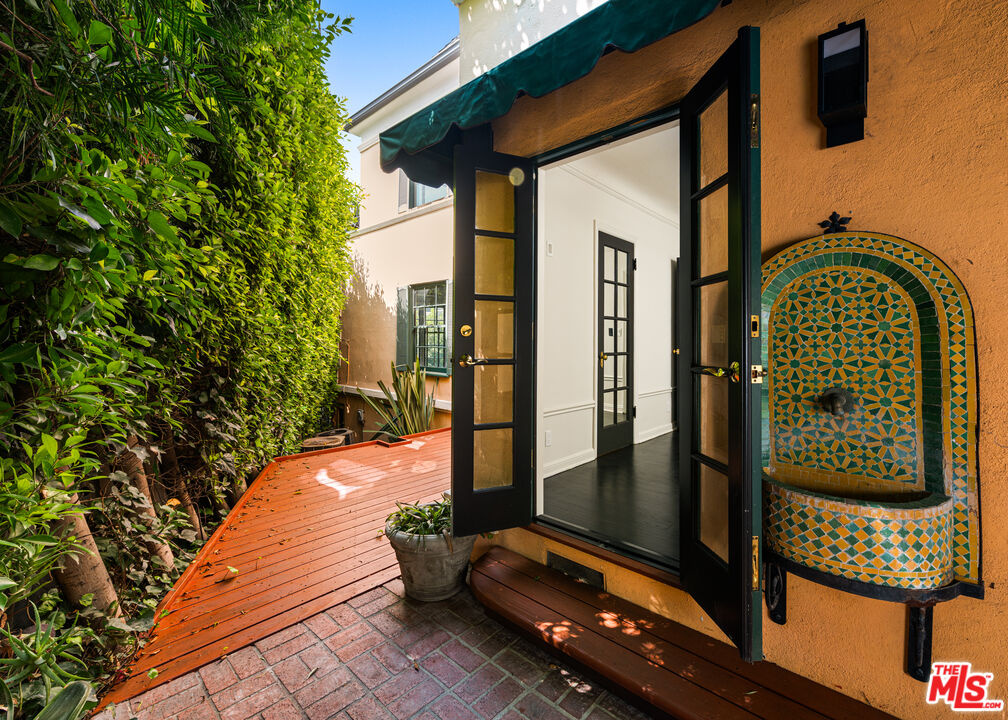 1954 Hillcrest Road, Unit 8 Los Angeles, CA 90068 - Photo 18 of 24