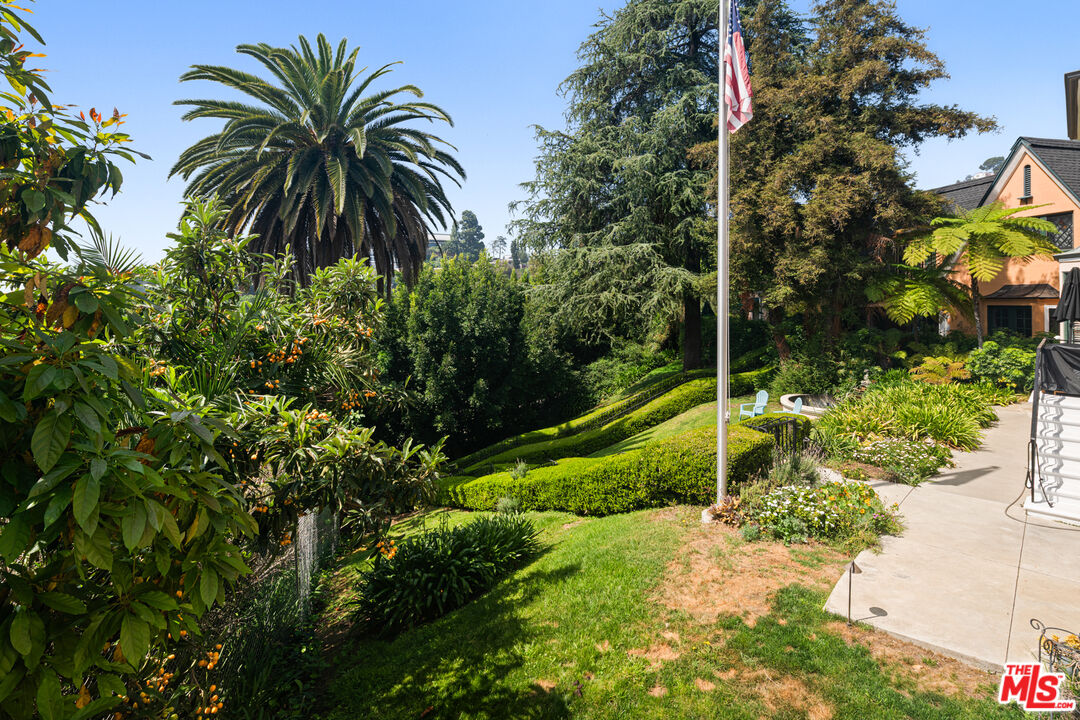 1954 Hillcrest Road, Unit 8 Los Angeles, CA 90068 - Photo 20 of 24