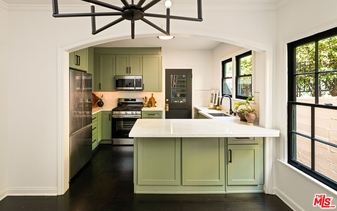 1954 Hillcrest Road, Unit 8 Los Angeles, CA 90068 - Photo 5 of 24