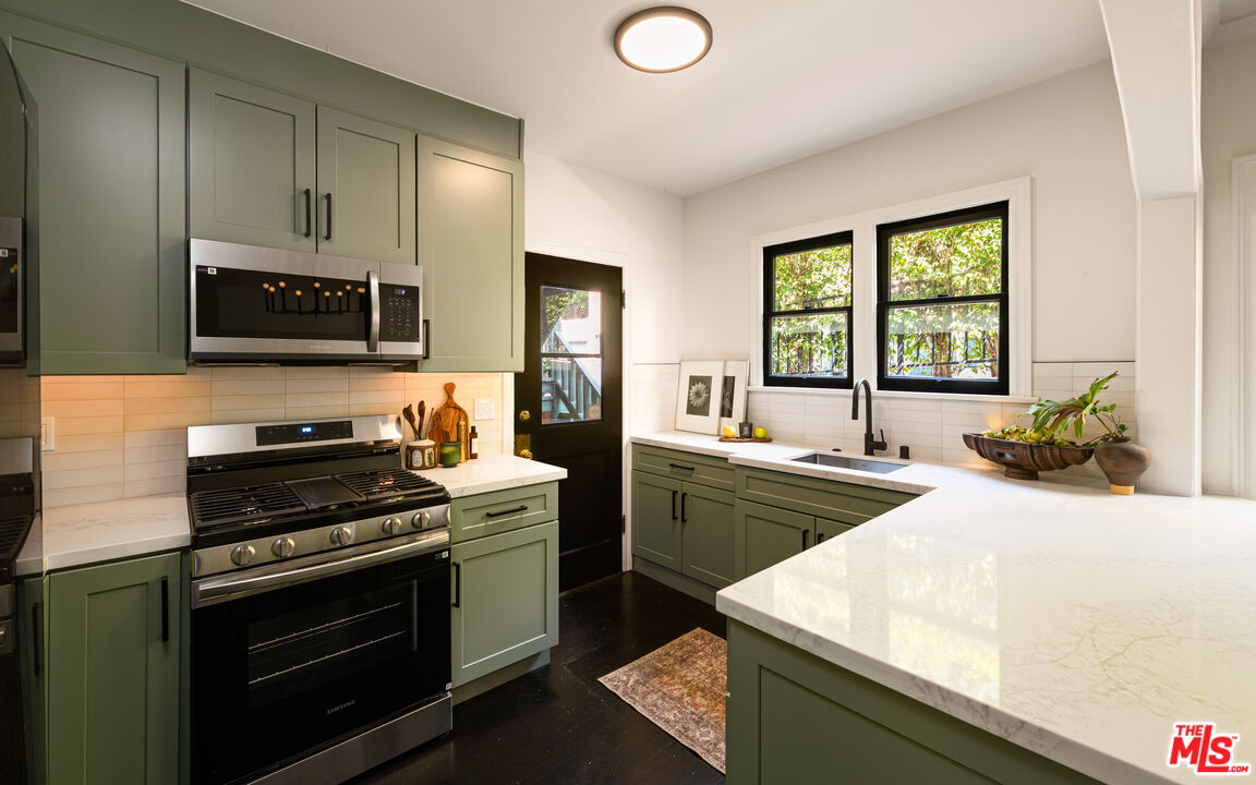 1954 Hillcrest Road, Unit 8 Los Angeles, CA 90068 - Photo 6 of 24