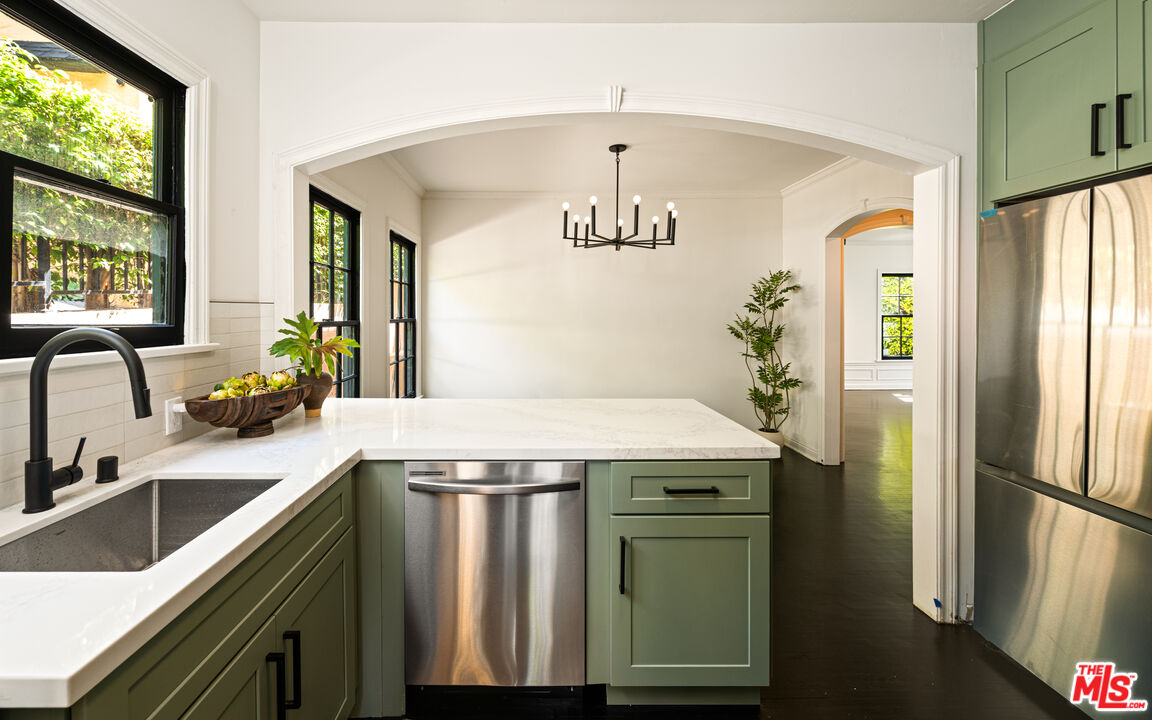 1954 Hillcrest Road, Unit 8 Los Angeles, CA 90068 - Photo 8 of 24