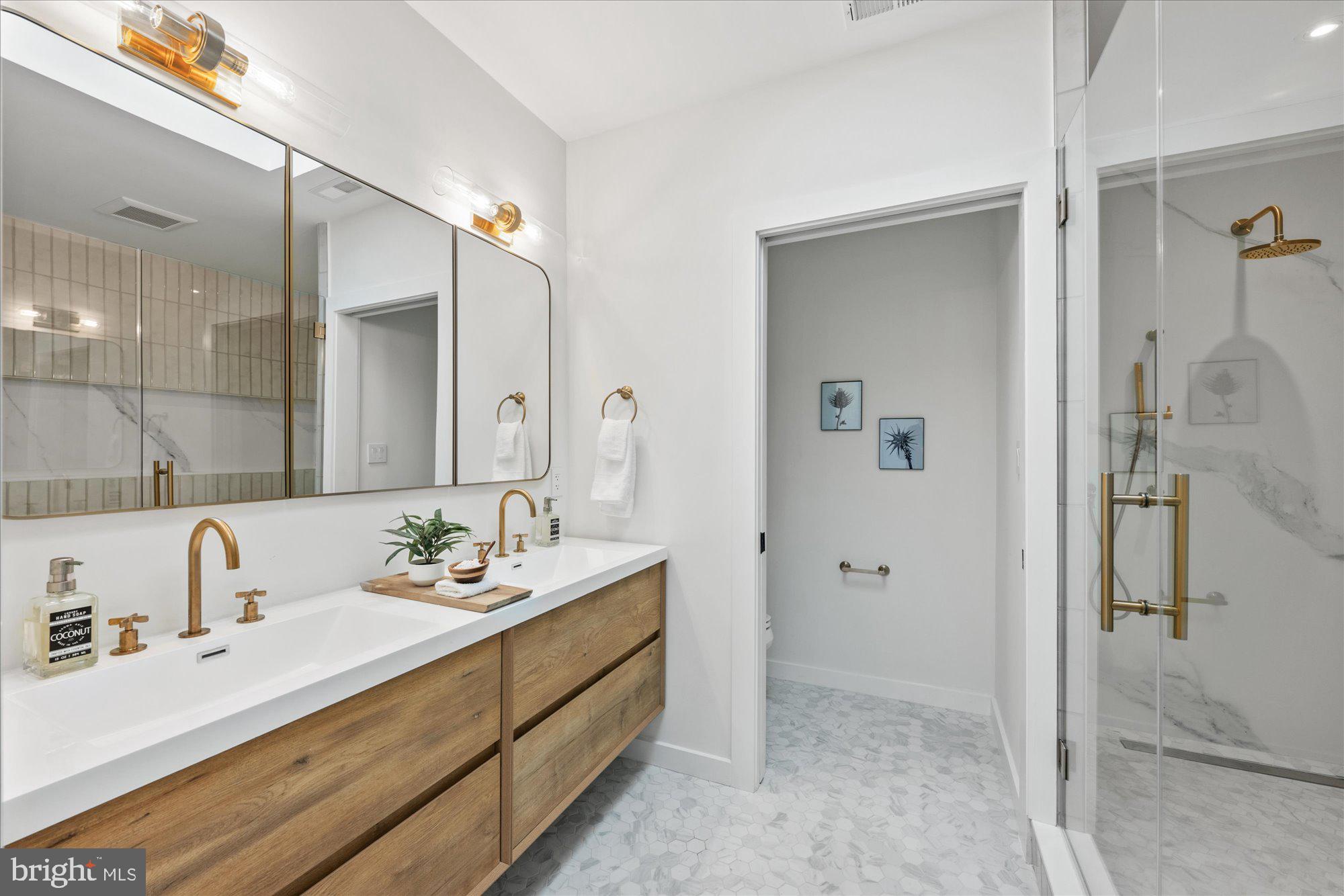 1319 R Street Northwest, Unit 2101 Washington, DC 20009 - Photo 24 of 37 Primary En- Suite Bathroom