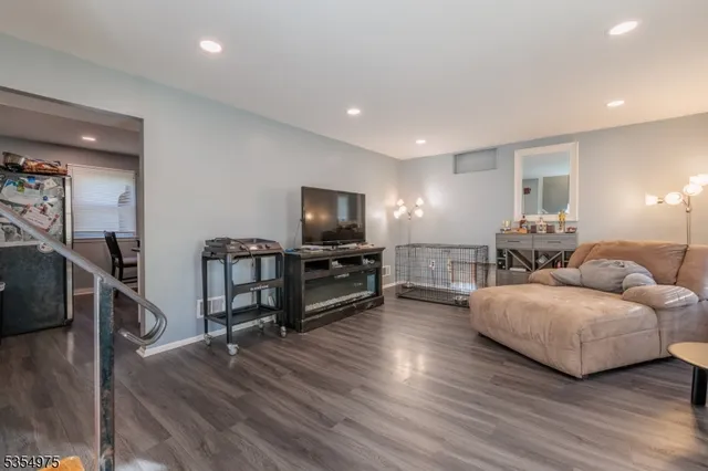 $330,000 | 908 Maple Drive, Stewartsville, NJ 08886