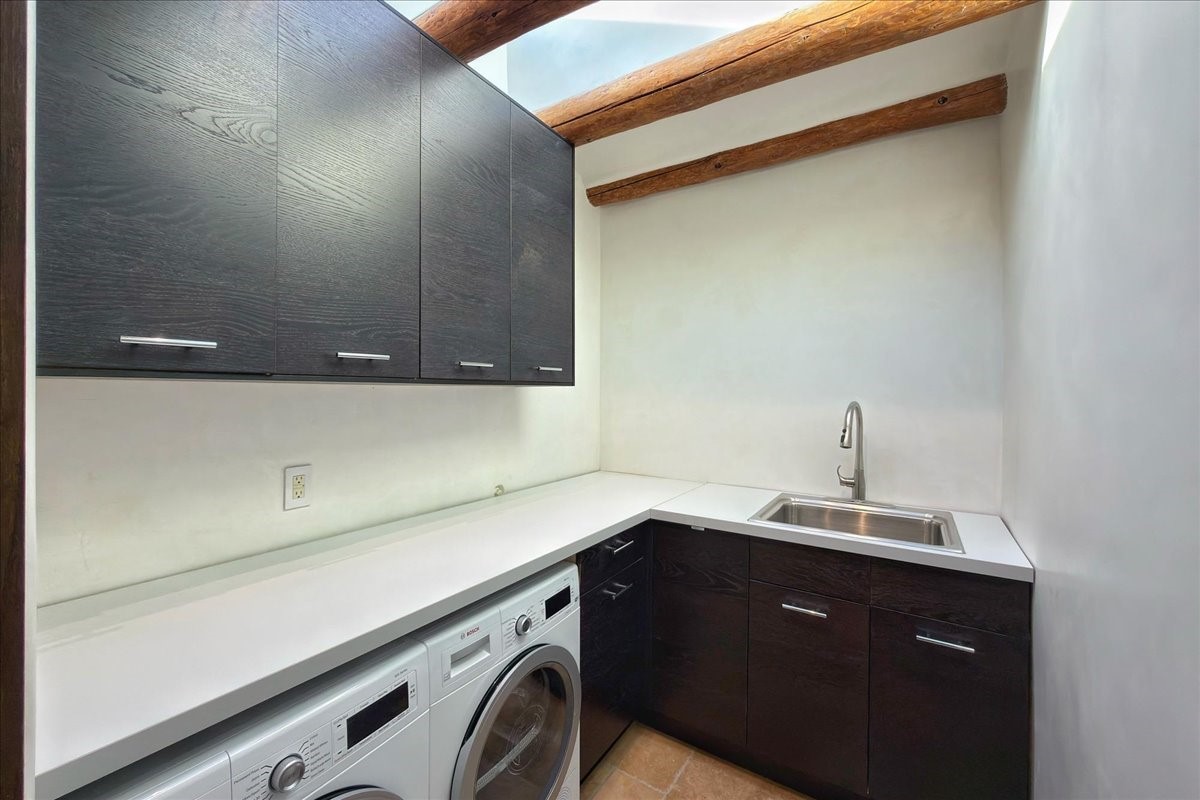 1433 Upper Canyon Road Santa Fe, NM 87501 - Photo 30 of 57 Laundry Room