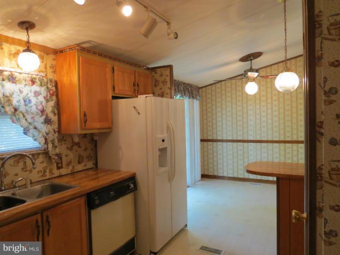 45136 Andover Estates Road Valley Lee, MD 20692 - Photo 11 of 27 Kitchen