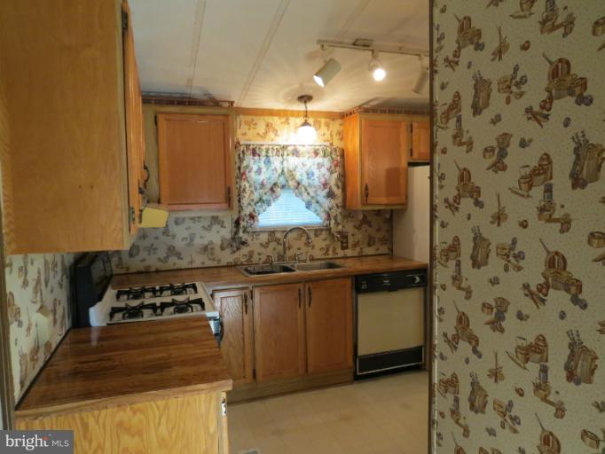45136 Andover Estates Road Valley Lee, MD 20692 - Photo 12 of 27 Kitchen