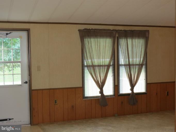 45136 Andover Estates Road Valley Lee, MD 20692 - Photo 7 of 27 Living Room
