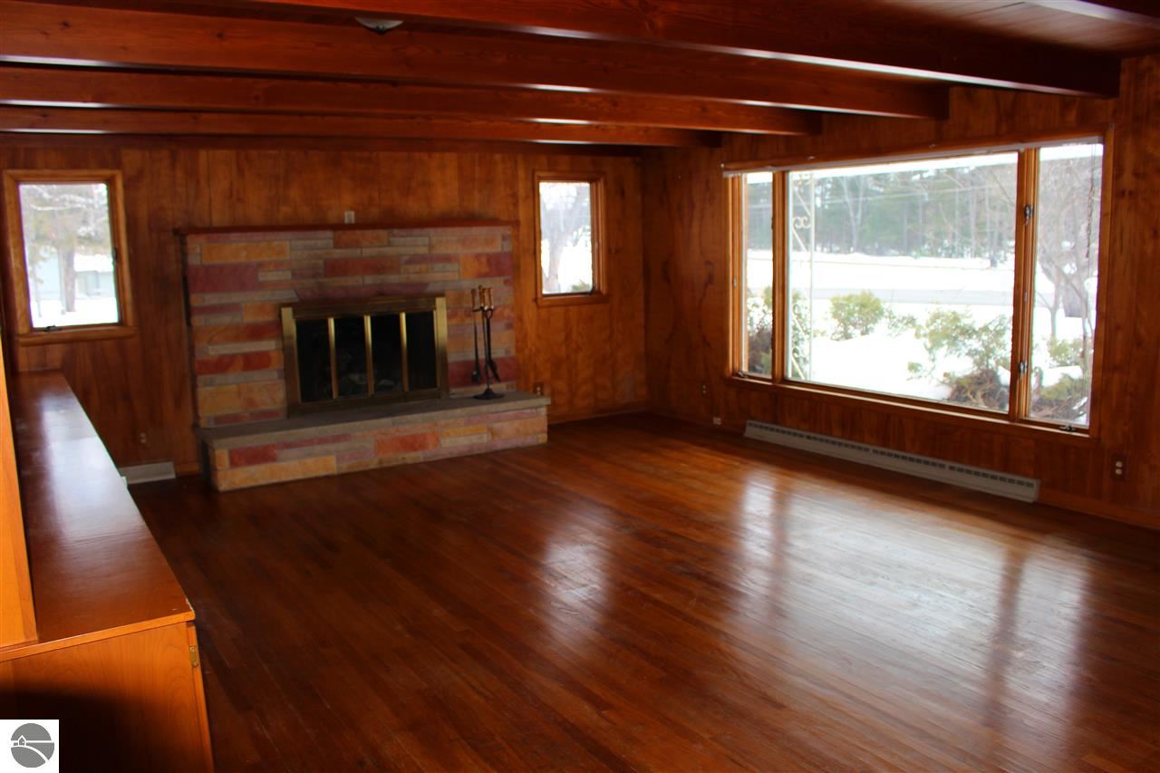 8024 Highway 31 Grawn, MI 49637 - Photo 3 of 19 1806775-2.JPG