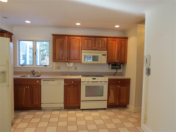 5 Maxwell Road Bedford, MA 01730 - Photo 6 of 13 Gallery Image 6