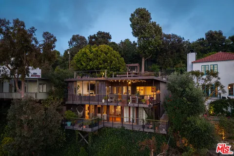 $3,995,000 | 454 Stassi Lane, Santa Monica, CA 90402