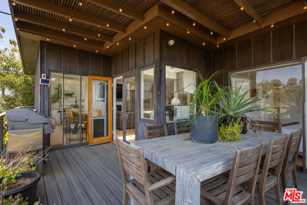 454 Stassi Lane Santa Monica, CA 90402 - Photo 12 of 33