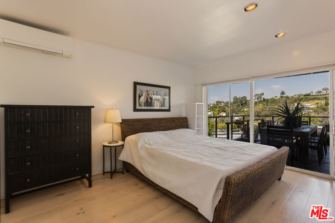 454 Stassi Lane Santa Monica, CA 90402 - Photo 13 of 33 a bedroom with a bed and a potted plant