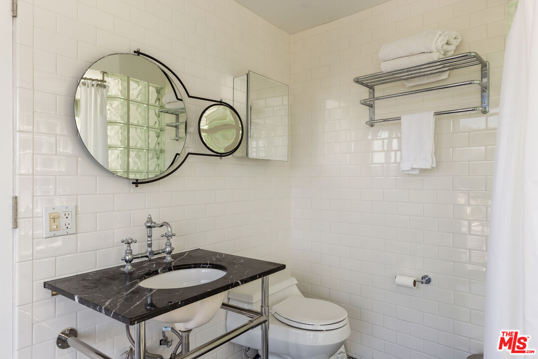454 Stassi Lane Santa Monica, CA 90402 - Photo 17 of 33 a bathroom with a sink and a mirror