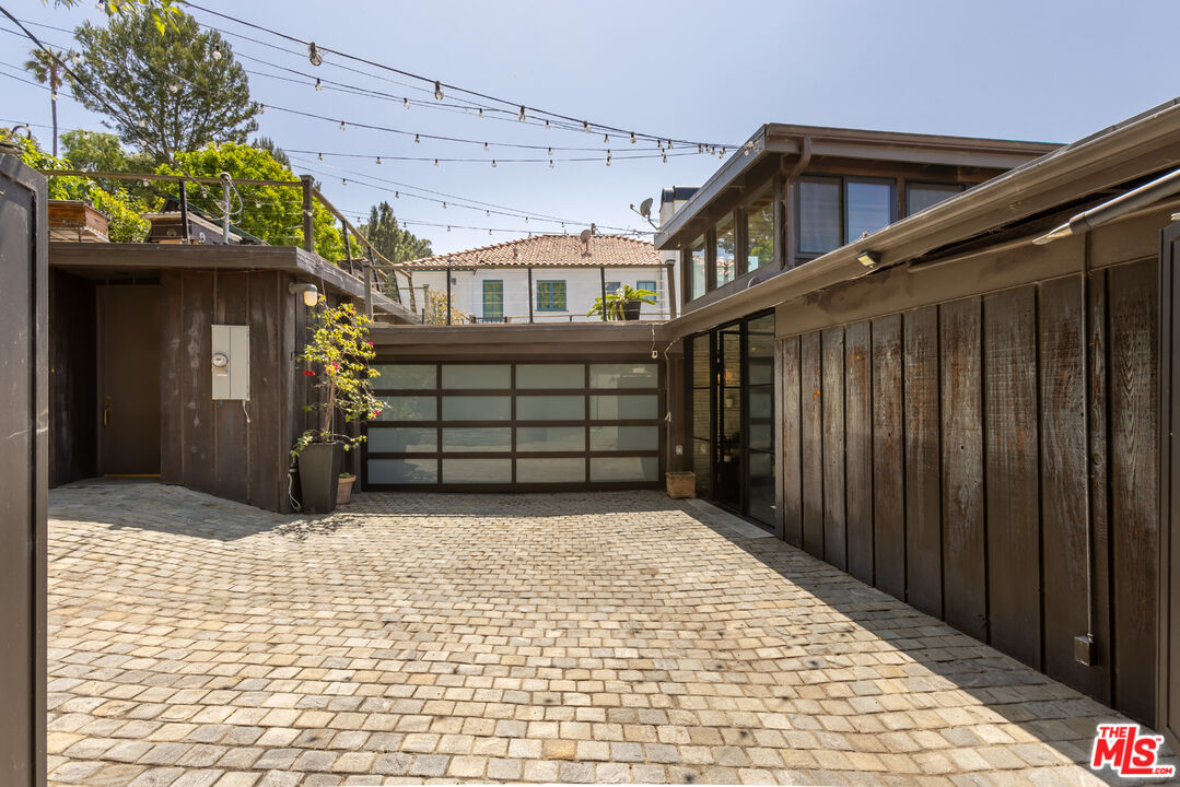 454 Stassi Lane Santa Monica, CA 90402 - Photo 2 of 33