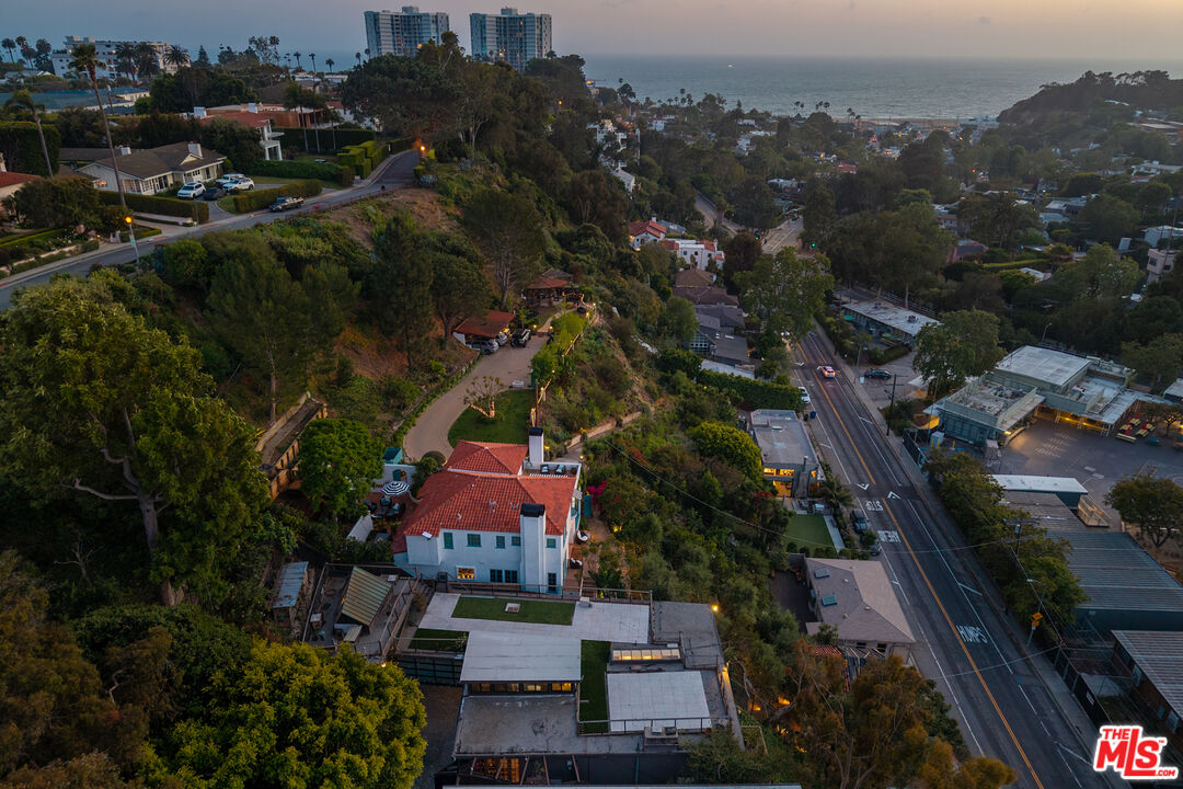 454 Stassi Lane Santa Monica, CA 90402 - Photo 32 of 33 an aerial view of a house with a garden