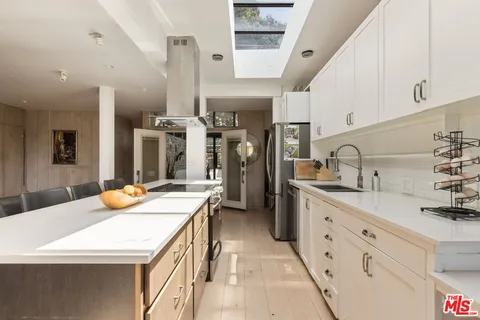 $3,995,000 | 454 Stassi Lane, Santa Monica, CA 90402