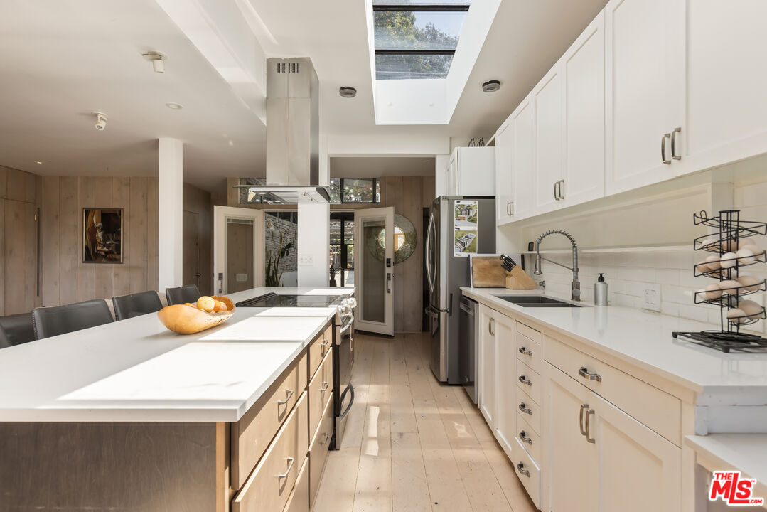 454 Stassi Lane Santa Monica, CA 90402 - Photo 5 of 33 a kitchen with sink and cabinets