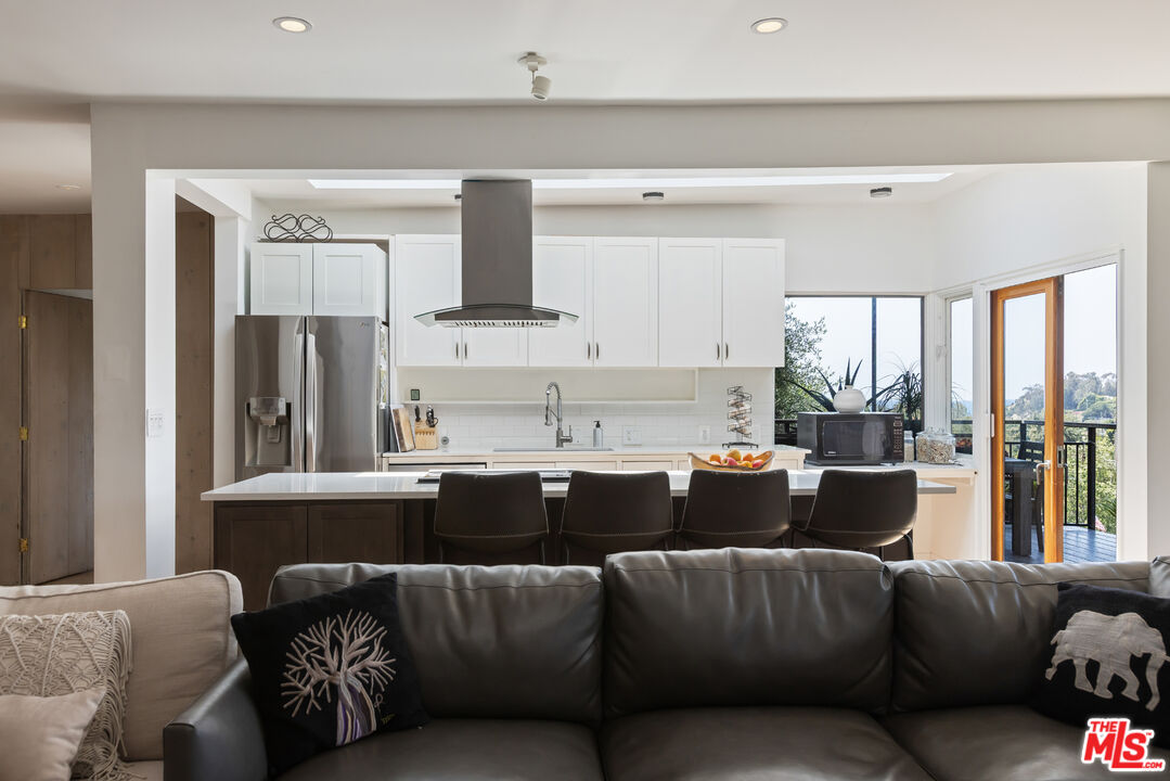 454 Stassi Lane Santa Monica, CA 90402 - Photo 8 of 33 a living room with furniture and a large window
