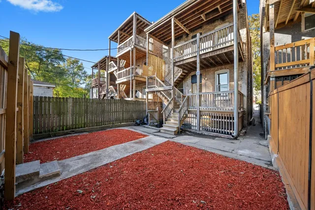 $1,850 | 3037 West Lexington Street, Unit 1, Chicago, IL 60612