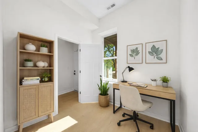 $1,850 | 3037 West Lexington Street, Unit 1, Chicago, IL 60612