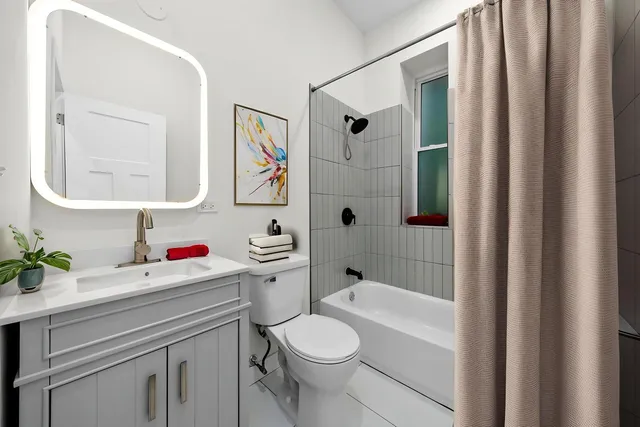 $1,850 | 3037 West Lexington Street, Unit 1, Chicago, IL 60612