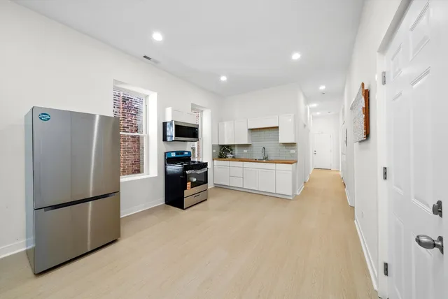 $1,850 | 3037 West Lexington Street, Unit 1, Chicago, IL 60612